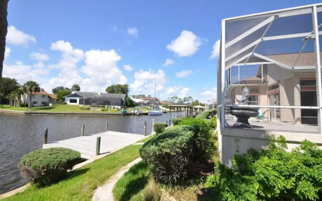 Canal Home w Heated Pool Dock