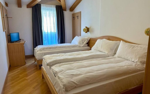 Hc Hotel Garni Room And Apartment