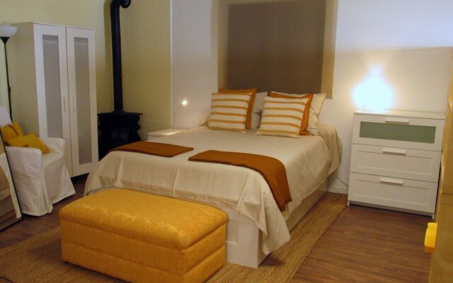 Stunning Studio in Parede, Cascais - up to 4 pax