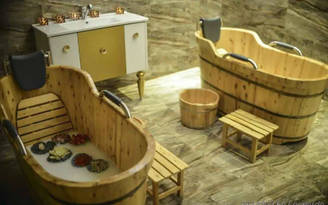 Royal Hotel & Spa
