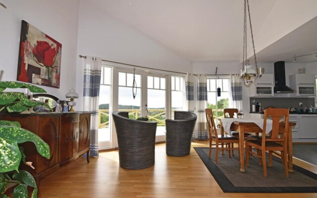 Stunning Home in Hamburgsund With 3 Bedrooms and Wifi