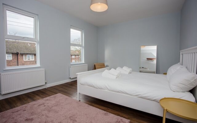 5 Bedroom House in East London