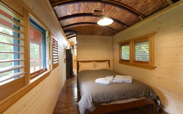 Glasshouse Mountains Ecolodge