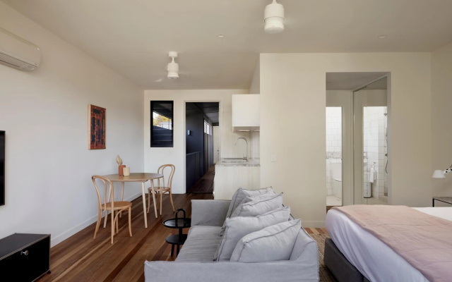 Byron Bay Accom - North Beach Houses 44 Bayshore Drive - No pool in studio – Guest Rooms – Byron Bay