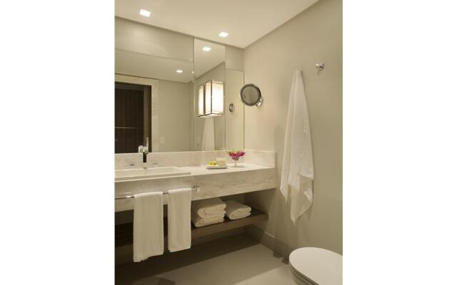 Venit + Mio Barra Hotel