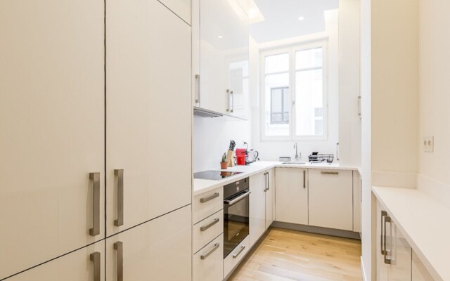 We Stay - Champs Elysées 75008