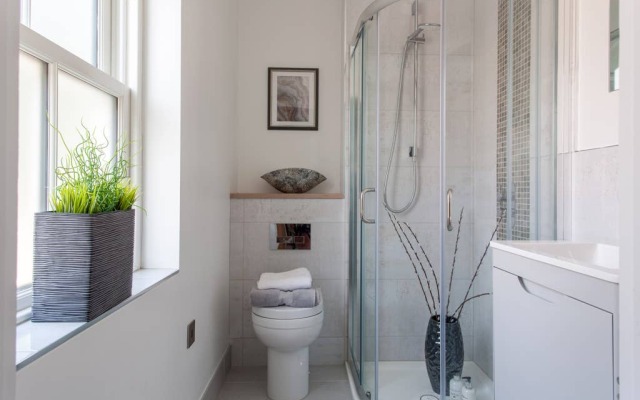Chic & Luxurious Townhouse - Central Marlow