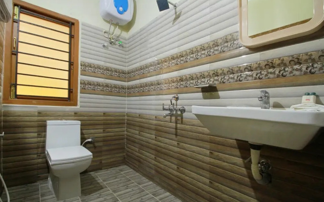 OYO 15427 Hotel Apple Grand