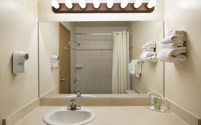 Super 8 by Wyndham Slave Lake AB