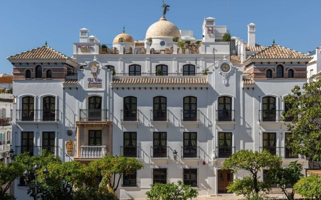 Отель Silken El Pilar Andalucia