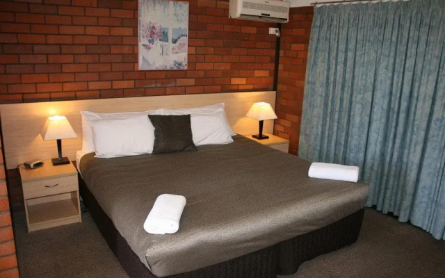 The Plains Motor Inn