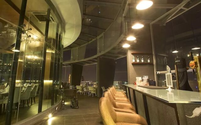 Wong's Homestay at Regalia Residence