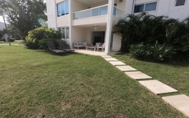 Wonderful 2-br Beach Front Apartment at Emotions