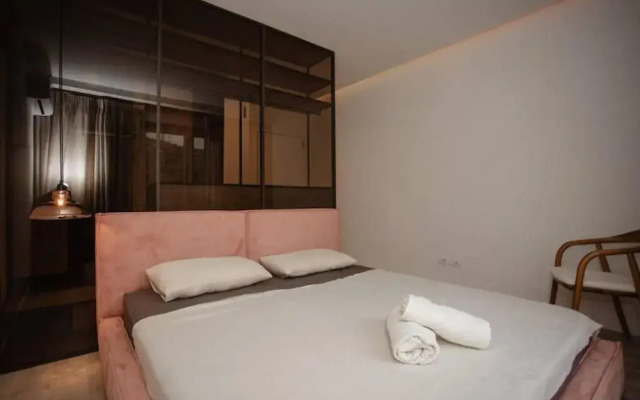 The Luxury Garden Apartment