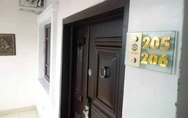 Sterling Lakeview Apartment