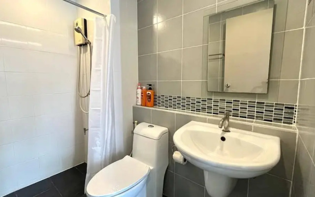 Top Floor One Br Apartment Between Patong hkt City