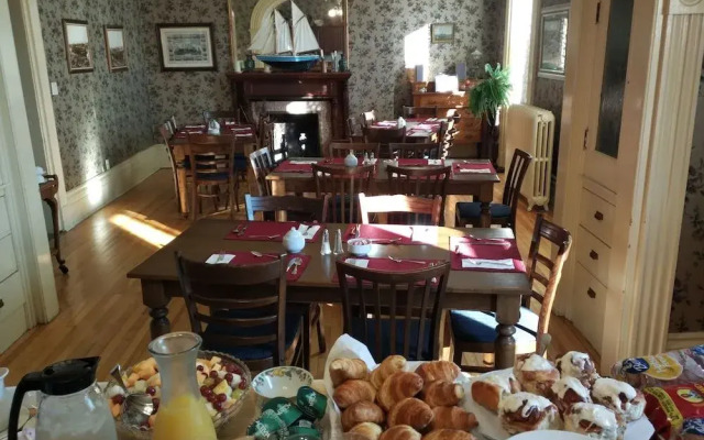 Homeport Historic Bed & Breakfast/Inn c 1858