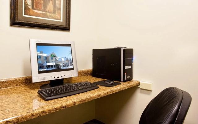 Holiday Inn Express & Suites Chicago-Deerfield/Lincolnshire by IHG