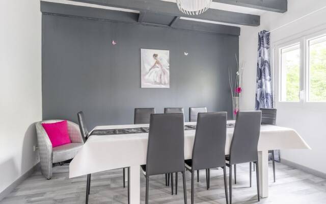 Attractive Holiday Home in Cessenon-sur-orb With Terrace