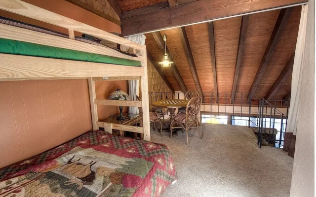 Sky Chalet 3 Bedroom Cabin by RedAwning