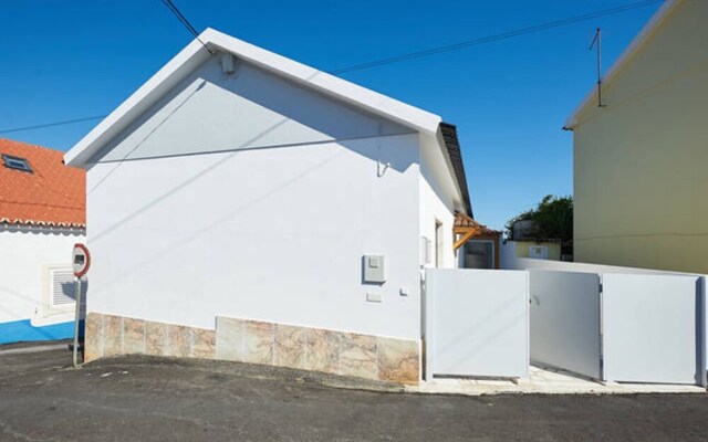 House With 2 Bedrooms in Carvoeira, With Furnished Terrace and Wifi