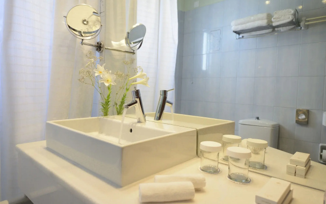 Petinos Beach Hotel