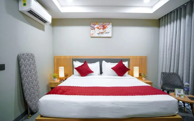 Saltstayz Select - Golf Course Road & Sector 57