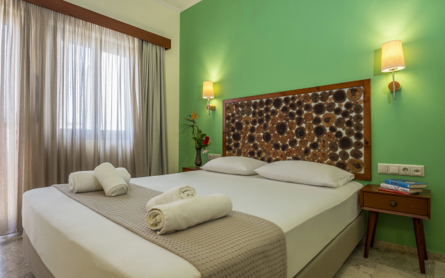Aris Hotel