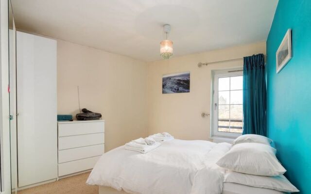 Cute 2BR Home Near Tower Bridge, 4 Guests