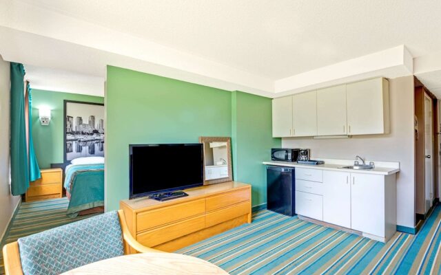 Super 8 Toronto East ON