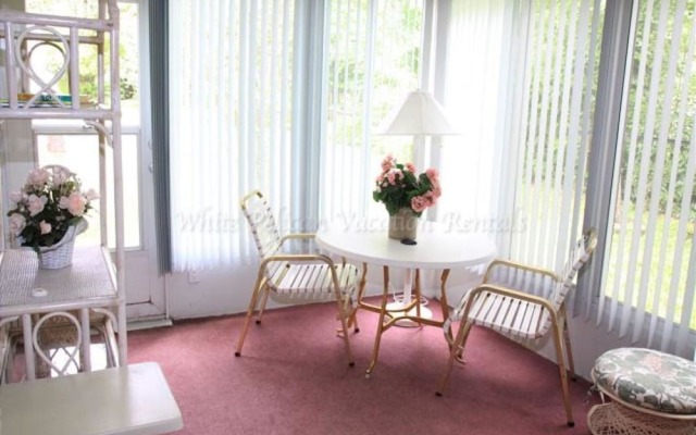 East Schwartz 1321 by White Pelican VR