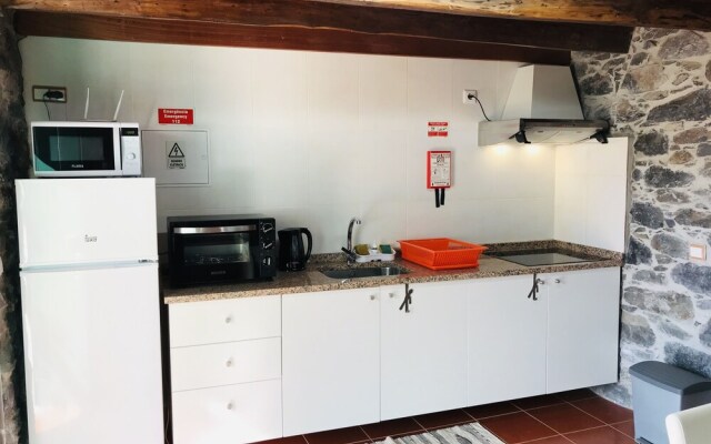 Casa do Lugar da Ribeira by Madeira-AL