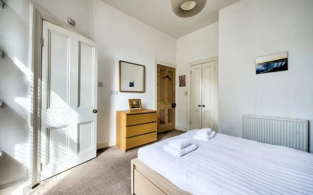 Lovely and Spacious 2BR Home on Comiston Road