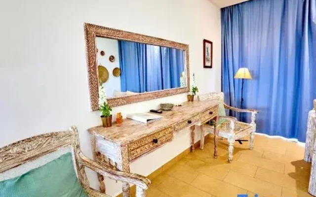 Nana's boho BeachfrontVilla w/Ac&pool