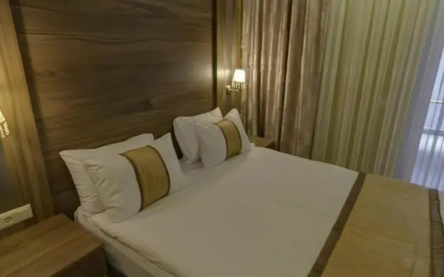 Royal Capital Hotel