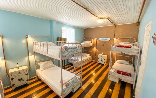 Ôvibe Party Hostel & Arts