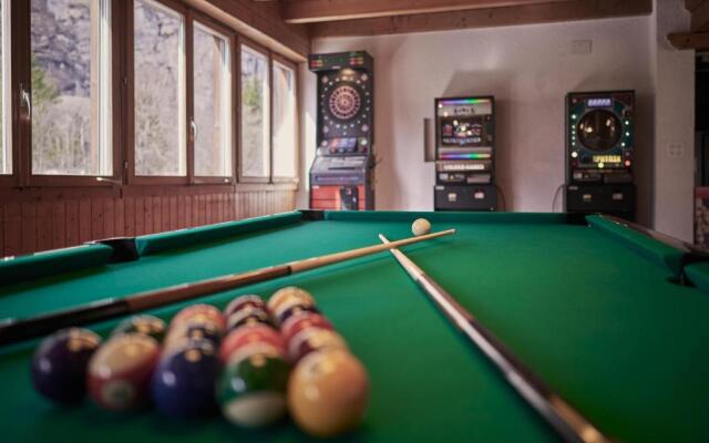 Alpine Base Hostel - Adults only