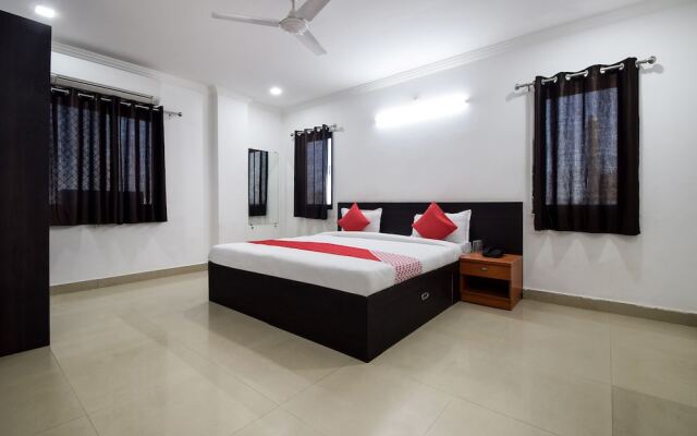 OYO 28143 Hotel Abhinam