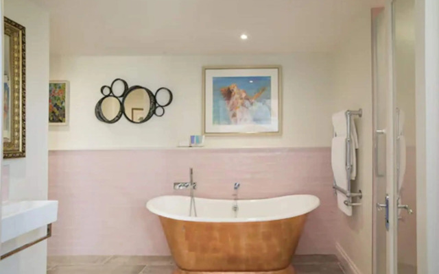 The Bird, Bath