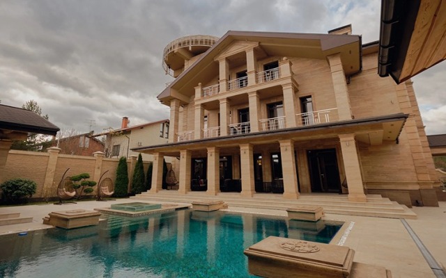 Par and Palace