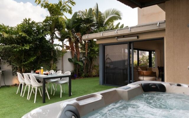 Huge Pampering Villa 5 BR with Jacuzzi