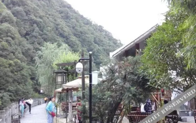 Yinju Xiangxi Inn