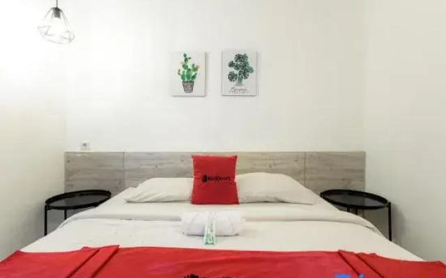 RedDoorz Near Mangga Dua Mall