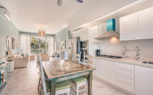Playa Bonita Lavish Apartment at Lake View 42B