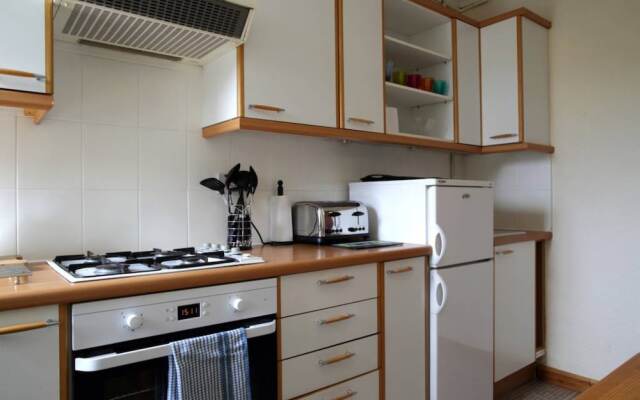 1 Bedroom Flat 15 Minutes From City Centre
