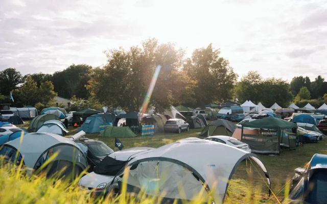 Bronze  Camping