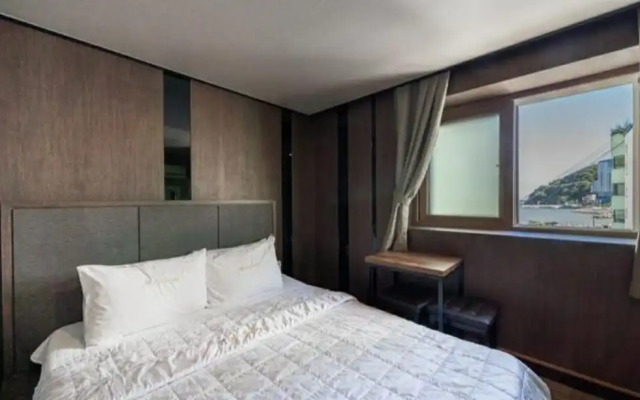 Hotel The May
