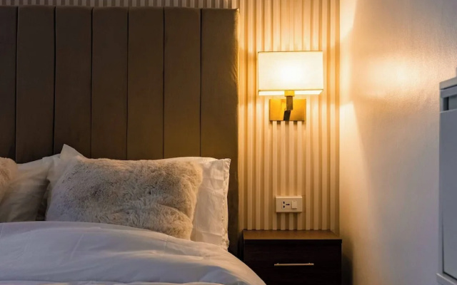Elegant Studio, Close to the Airport and big Malls