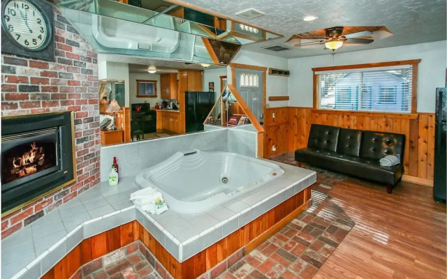 Cozy Bear Lodge A