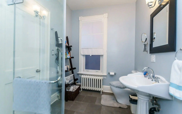 Elliott House Bed and Breakfast Toronto